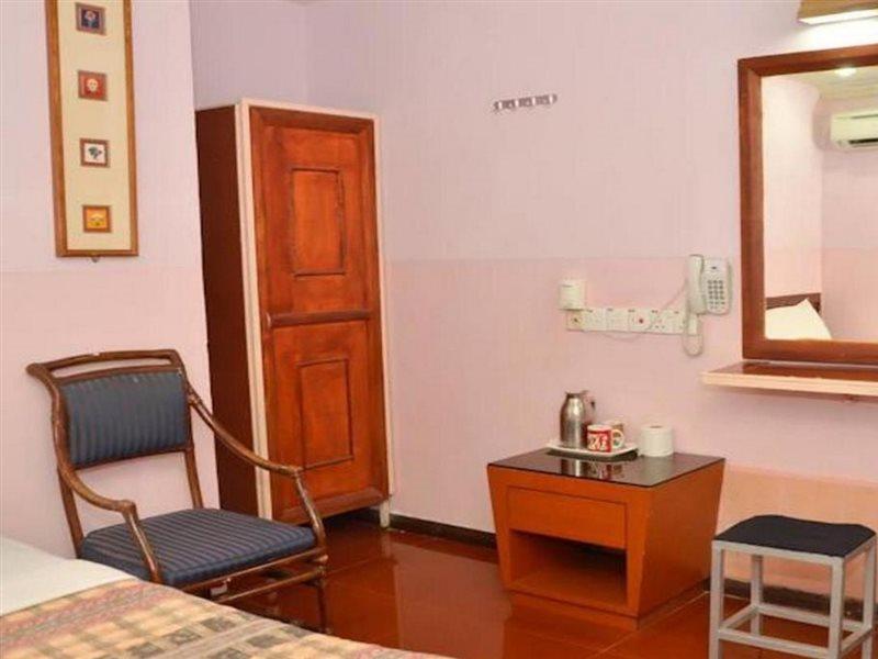 J &J Hotel Кота Кинабалу Екстериор снимка