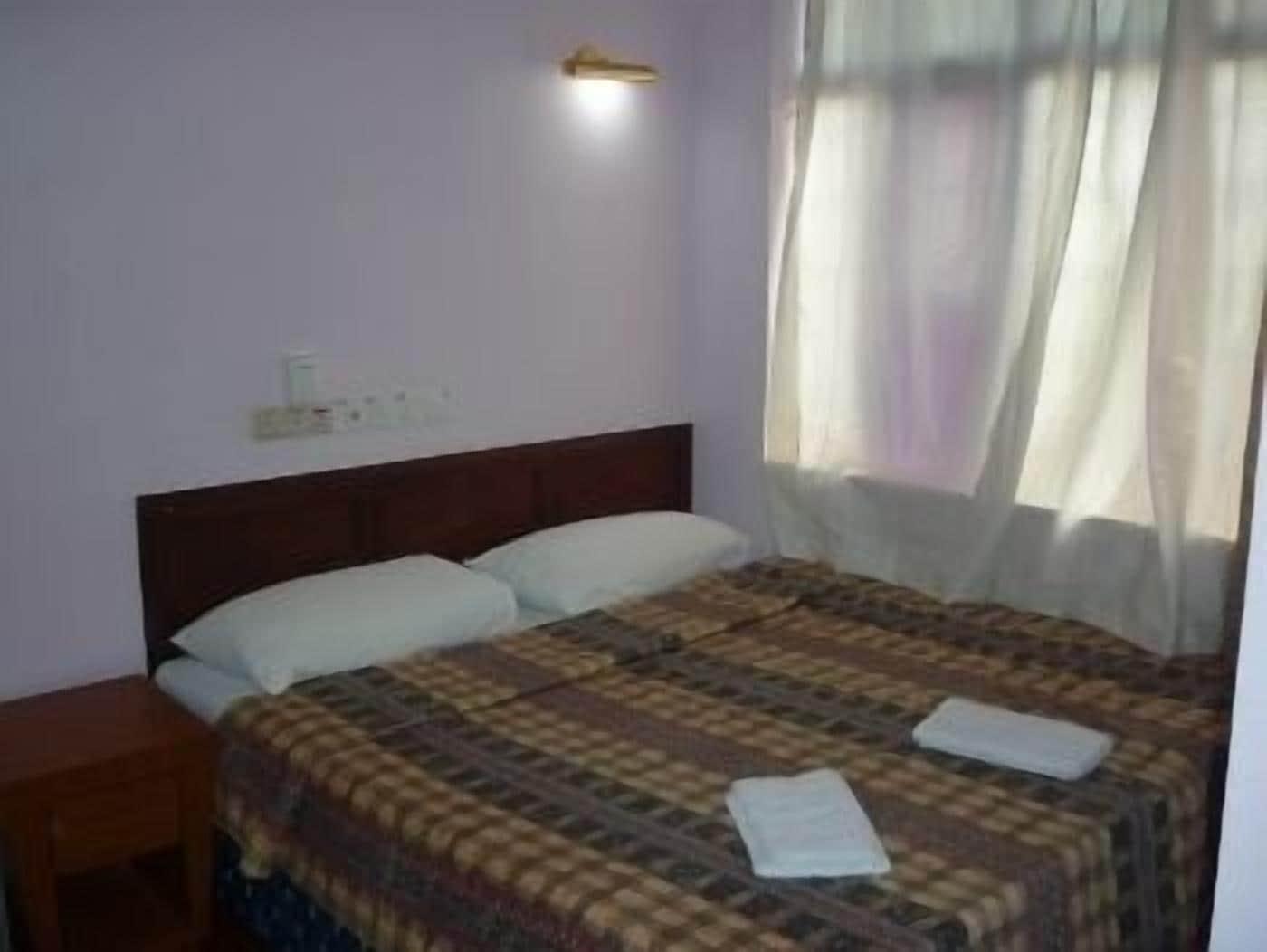 J &J Hotel Кота Кинабалу Екстериор снимка