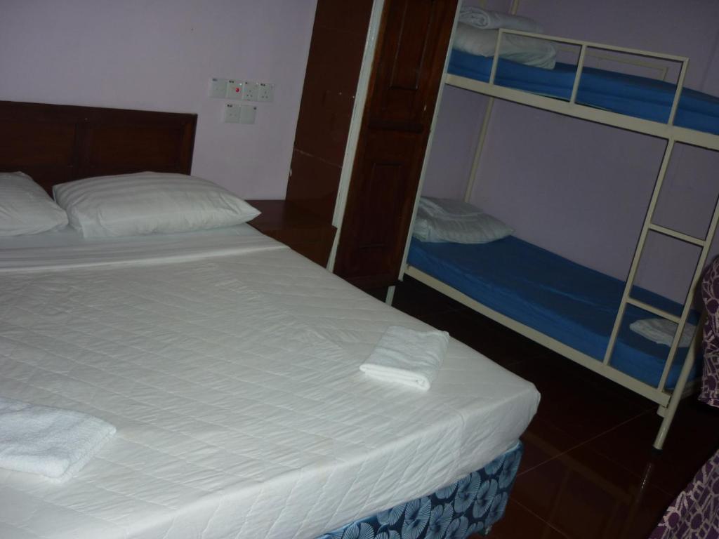 J &J Hotel Кота Кинабалу Екстериор снимка