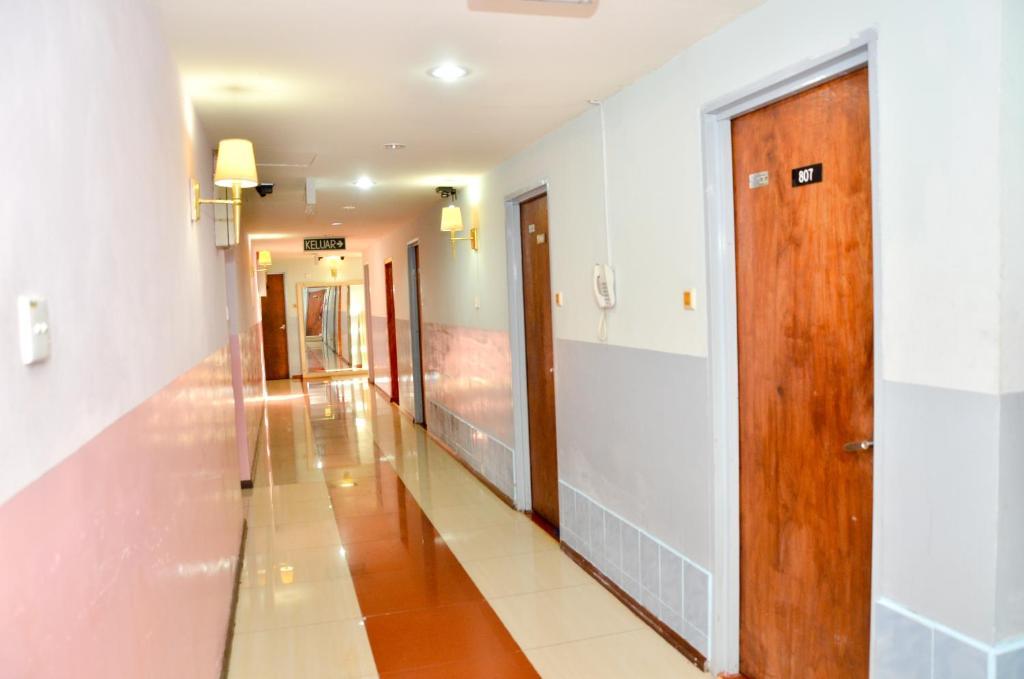 J &J Hotel Кота Кинабалу Екстериор снимка